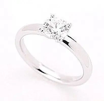 화이트 골드 솔리테어.