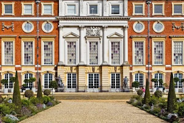 10 planter for at få Bridgerton -looket i din have