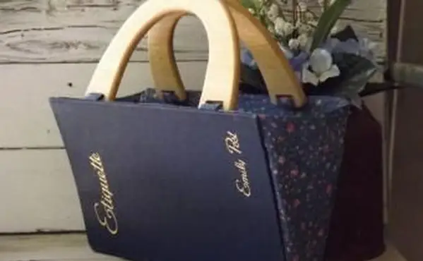 Come fare una borsa da un libro