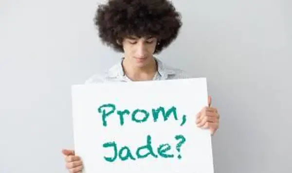 Maneras creativas de invitar a una chica al baile de graduación