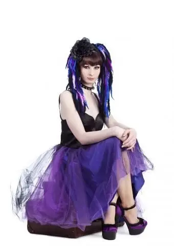 https://cf.ltkcdn.net/teens/images/slide/171831-536x804-purple-goth-dress.webp