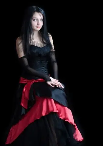 https://cf.ltkcdn.net/teens/images/slide/171917-537x804-sheer-goth-prom.webp