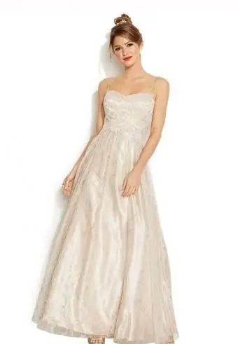https://cf.ltkcdn.net/teens/images/slide/184910-522x800-Jump-Juniors-Glittered-Ball-Gown.webp