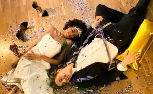 https://cf.ltkcdn.net/teens/images/slide/242261-850x566-couple-lying-down-on-dance-floor.webp