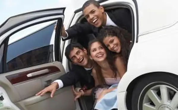 https://cf.ltkcdn.net/teens/images/slide/242258-850x567-two-couples-cramming-limousine-door.webp