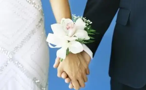 Dove disegnare il tuo vestito da ballo online