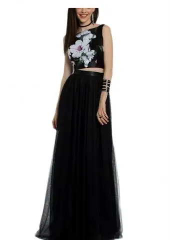 https://cf.ltkcdn.net/teens/images/slide/215107-567x850-floral-black-and-white-gown.webp