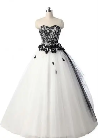 https://cf.ltkcdn.net/teens/images/slide/215071-567x850-black-and-white-lace-ball-gown.webp