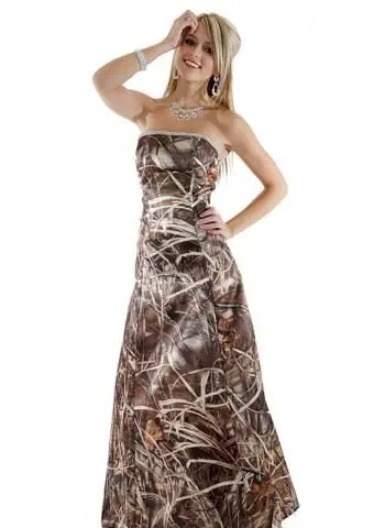 https://cf.ltkcdn.net/teens/images/slide/221406-567x850-realtree-camo-a-line-dress-with-rhinestone-trim.webp