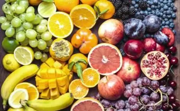 Espectro colorido de frutas