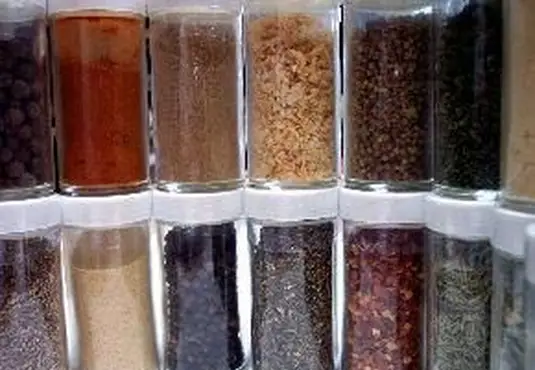 Zbuduj własną suszarkę do żywności za pomocą tych prostych kroków