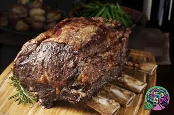 いつでも完璧なスタンディングリブローストを作るための調理時間と温度