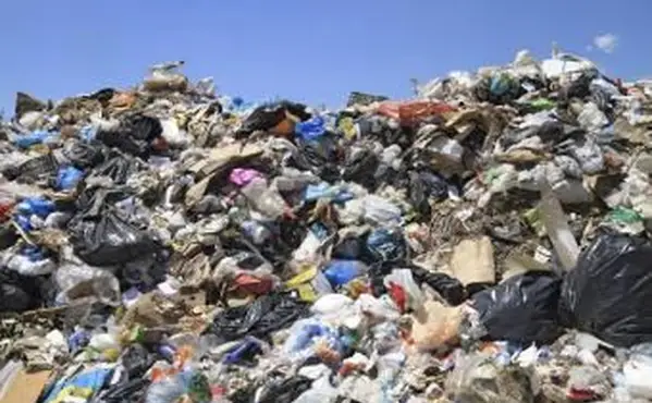 埋め立て地のごみ