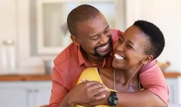 75+ Frasi divertenti per l'anniversario garantiti per ottenere un sorriso