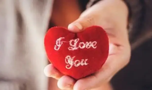 הדרך הטובה ביותר להגיב ל'אני אוהב אותך '