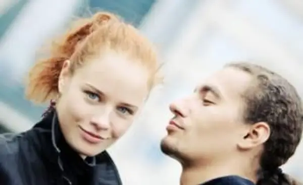 당신의 여자 친구가 당신을 정말로 좋아하는지 확인하는 방법