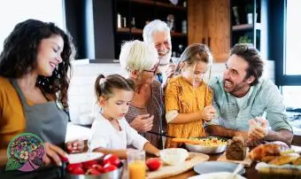 משפחה רב דורית במטבח