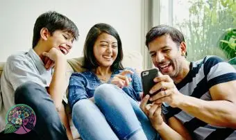 125 einzigartige und lustige Familiengruppen-Chat-Namen