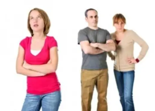 התנהגות לא מכובדת של בנות מתבגרות