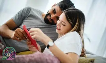 16 příkladů romantických milostných dopisů a nápadů, které vás inspirují