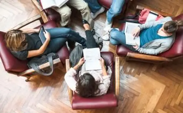 מפגש סטודנטים בספרייה