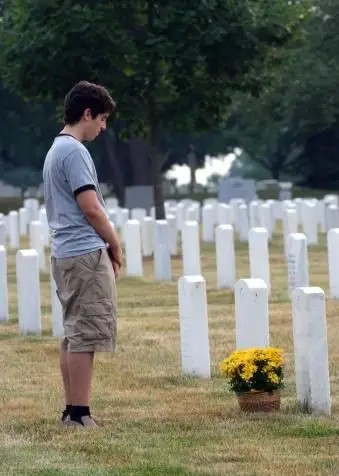 Adolescent pleurant un amour