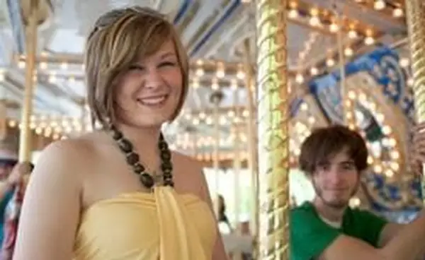 dospievajúci na karnevale