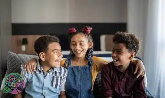 70+ ציטוטים על בני דודים לחלוק עם בני משפחתך