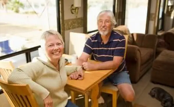 Consejos para acampar en casas rodantes para personas mayores