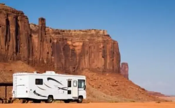 Kemping Monument Valley
