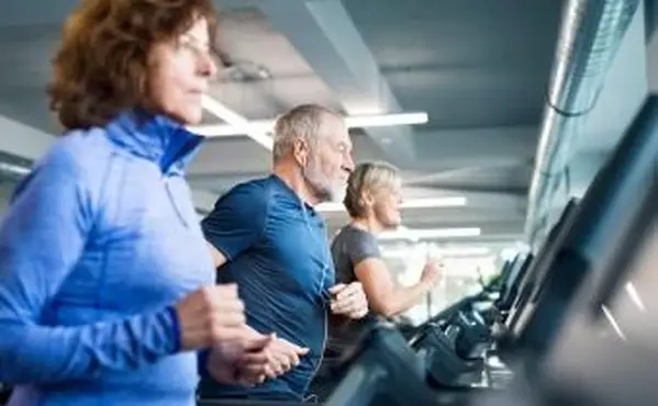 Senioren im Fitnesscenter