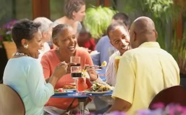 Groupe d'aînés à la communauté