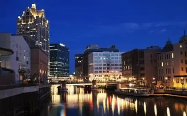 Rio Milwaukee à noite