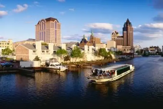 Cruzeiro de barco pelo rio Milwaukee