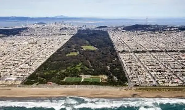 Ile akrów zajmuje park Golden Gate?