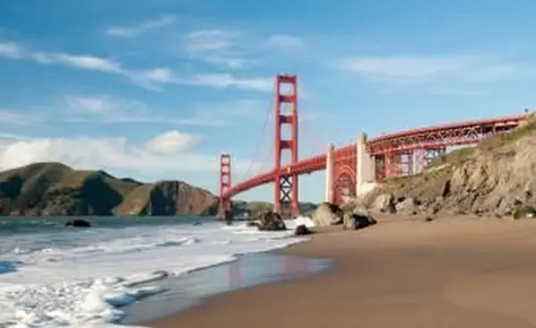 なぜゴールデンゲートブリッジと呼ばれるのですか