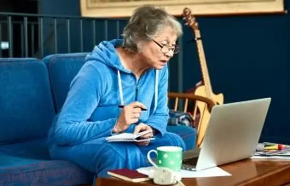 היכן למצוא מחשבים בחינם לקשישים