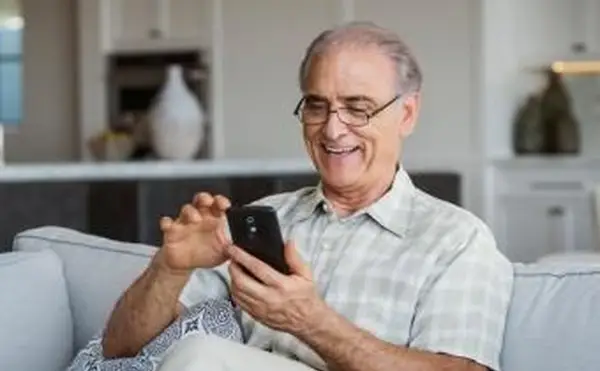 3 modelos ideales de teléfonos móviles para personas mayores