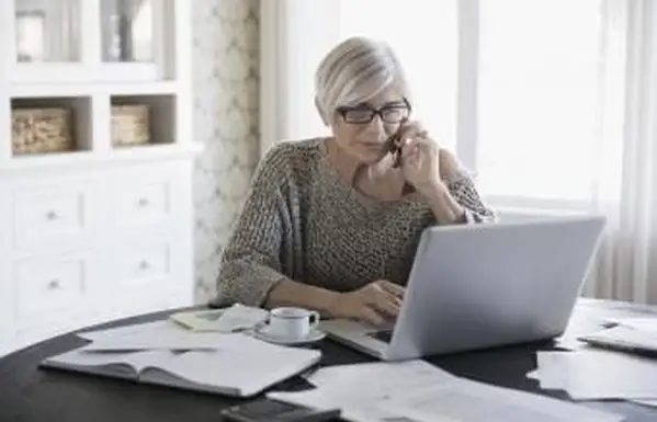 Dove trovare assistenza finanziaria per anziani Senior