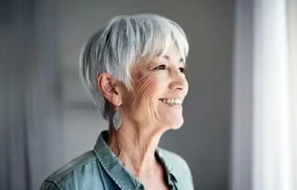 Scegliere le acconciature per le donne anziane