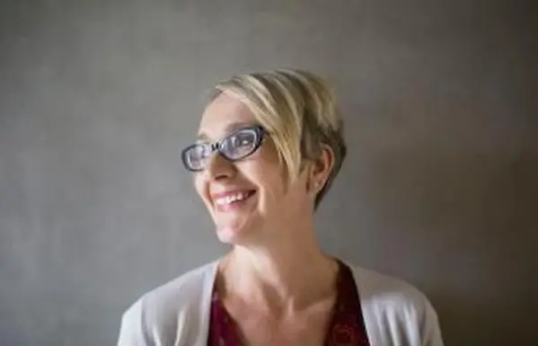 óculos com corte divertido pixie