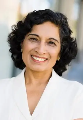 תסרוקת באורך הכתף עם תלתלים