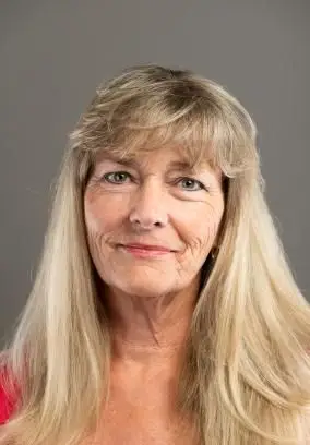 תסרוקת בוגרת ארוכה במיוחד