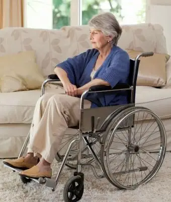 Vêtements amples et attrayants sur femme