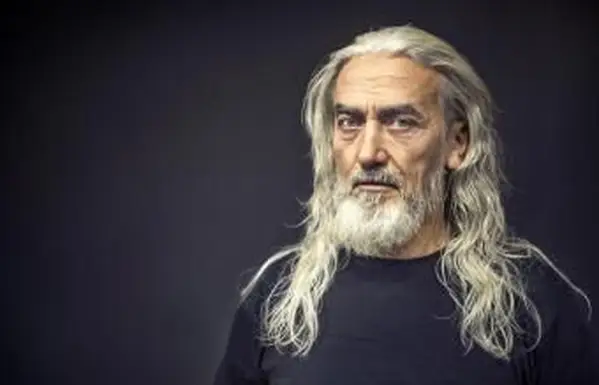 Portrait d'homme senior barbu