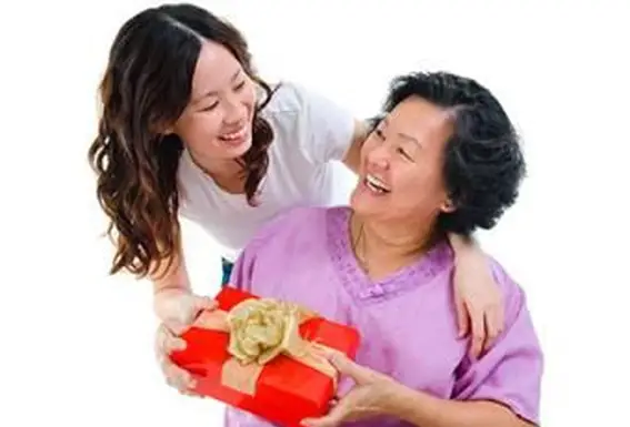 高齢者のための9つの創造的な母の日ギフトのアイデア