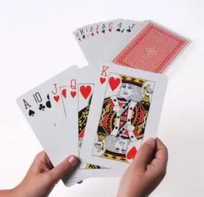 קלפי משחק ענקיים