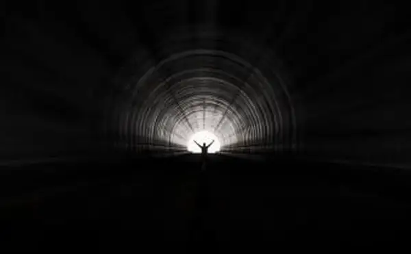 トンネルの終わりの光