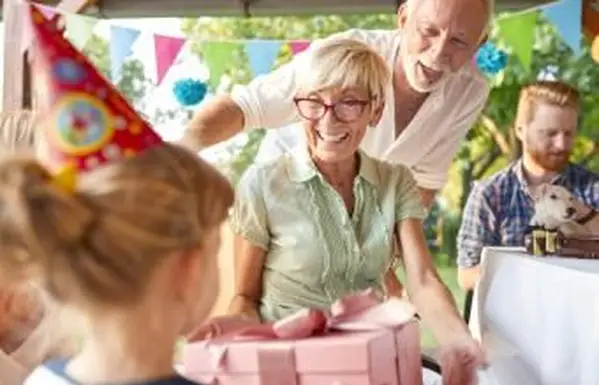 70歳になると庭の誕生日パーティー