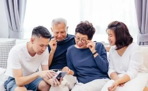 סבים וסבתות מאושרים